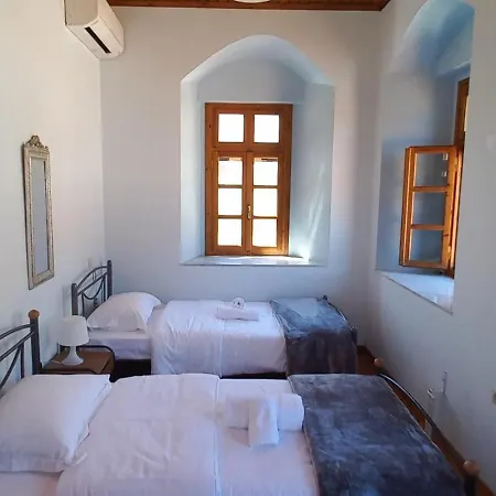 Dafnon Stone House Hébergement de vacances Leonídion