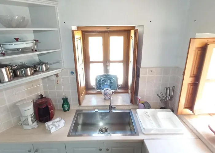 Dafnon Stone House * Леонидион