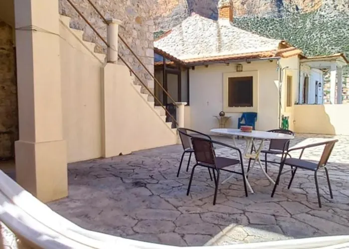 Дом отдыха Dafnon Stone House